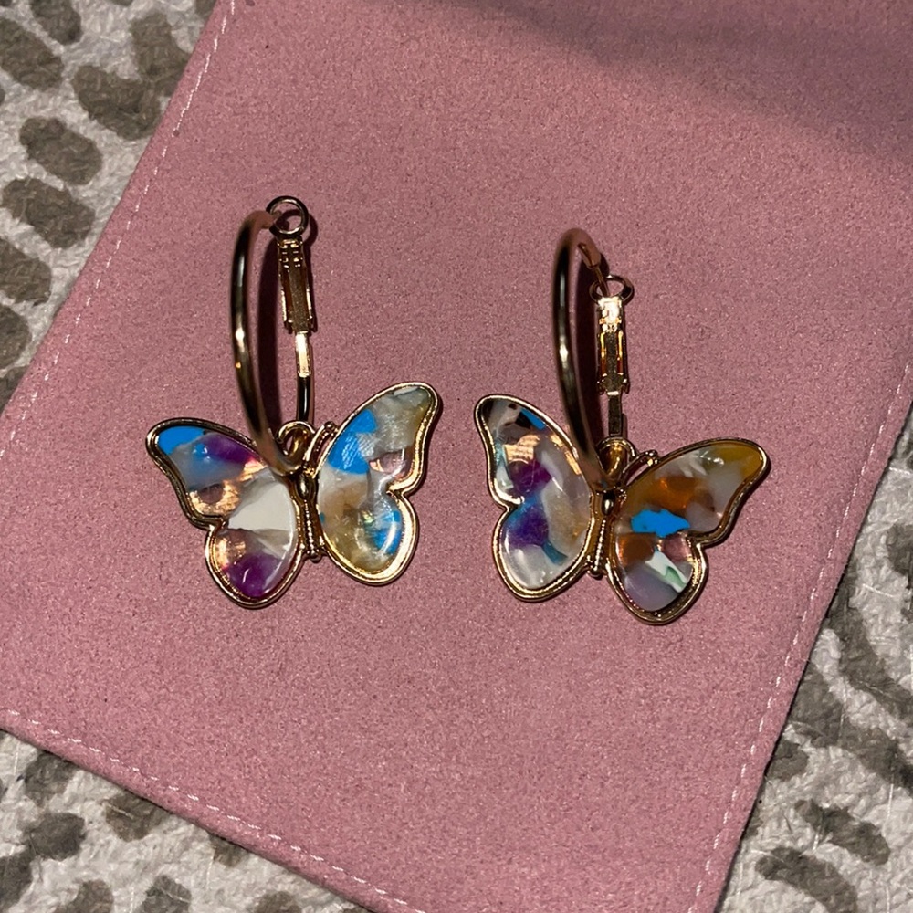 Dangling butterfly earrings